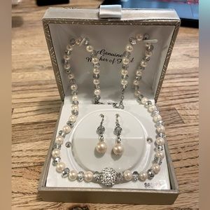 Mother of Pearl necklace with matching earrings new in box